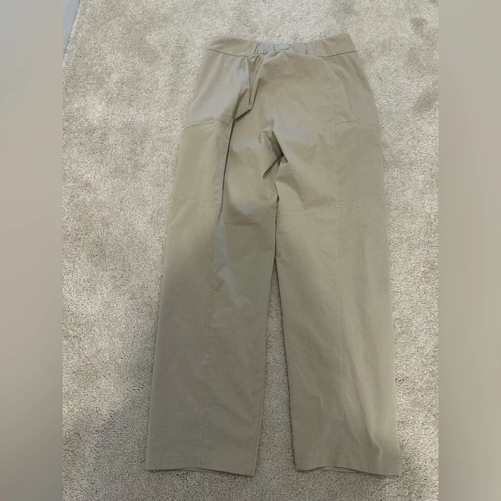 Lululemon Ventlight Cargo Mid Rise Crop 26